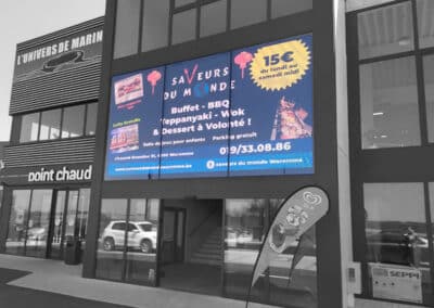Installation d’un écran géant LED en vitrine