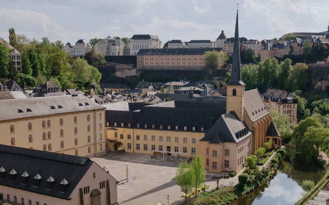 Écrans LED pour communes Luxembourg : Communication citoyenne modernisée