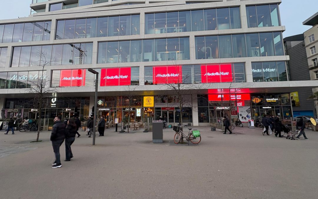 vitrine LED transparente – MediaMarkt Anvers